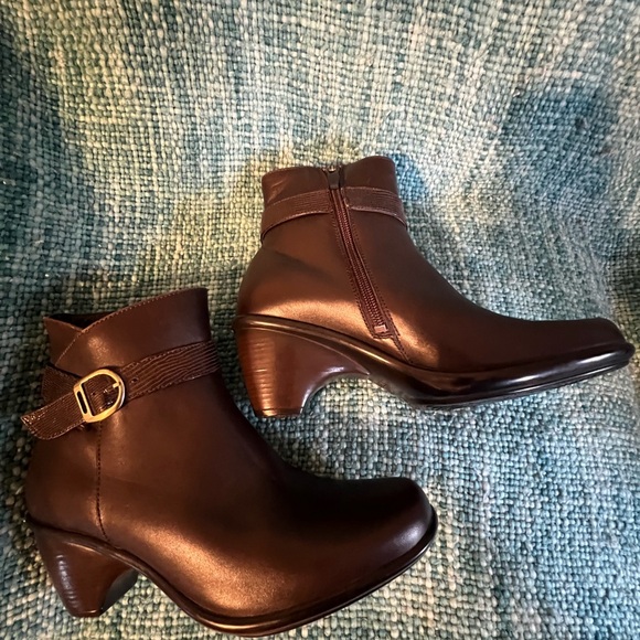 NEW Dansko Ryan Brown Leather  Ankle Boots Buckle & Side Zipper 9 - Picture 3 of 5